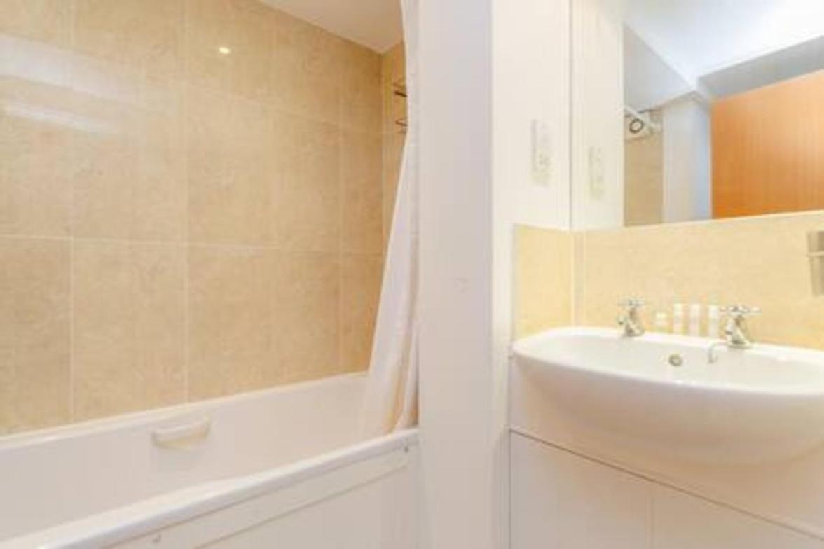 Appartamento Holland Park 2 Bed Flat By Basetogo Londra