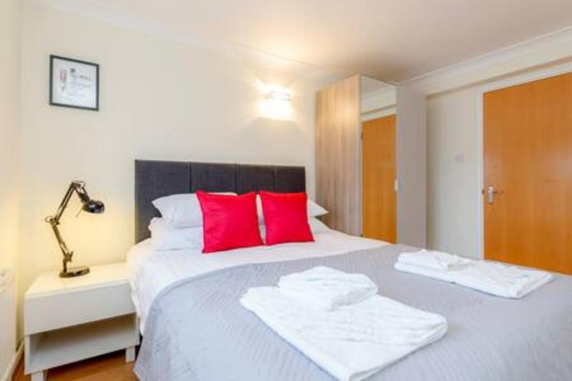Appartamento Holland Park 2 Bed Flat By Basetogo Londra