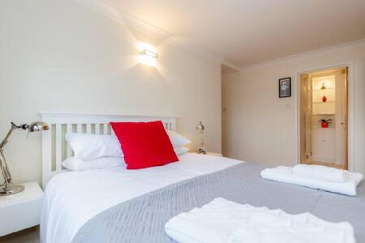 Holland Park 2 Bed Flat By Basetogo Londra